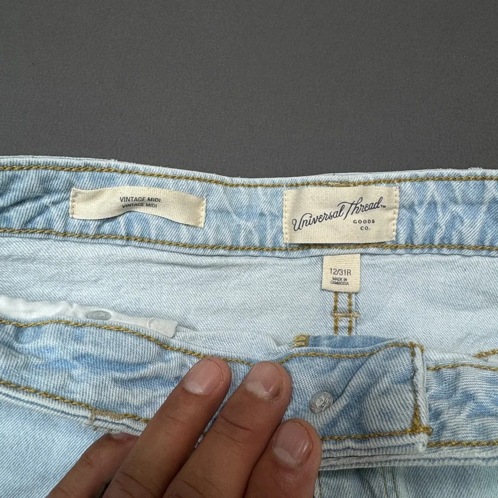 Universal Thread Vintage Midi Denim Shorts Light Wash‎ Raw Hem Womens 12/31R